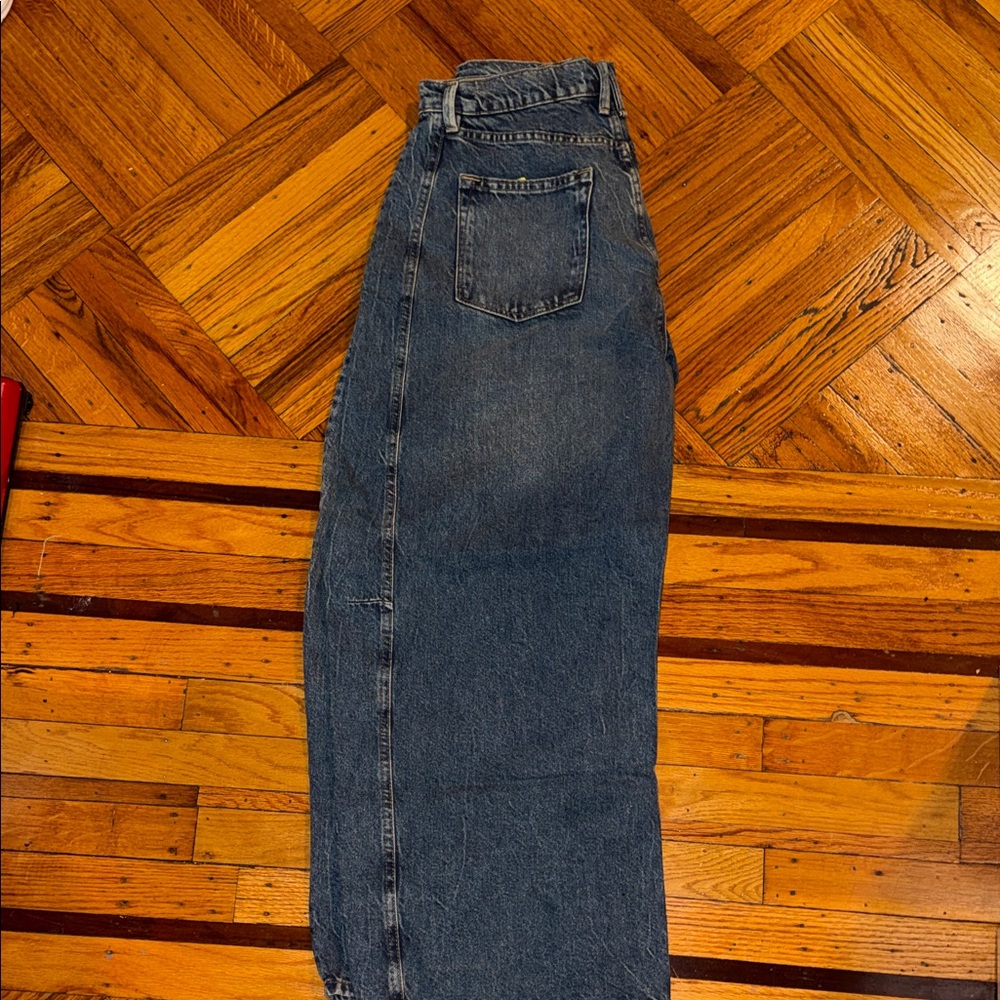 Good American Barrel Jeans in Faded Blue - Picture 4 of 6